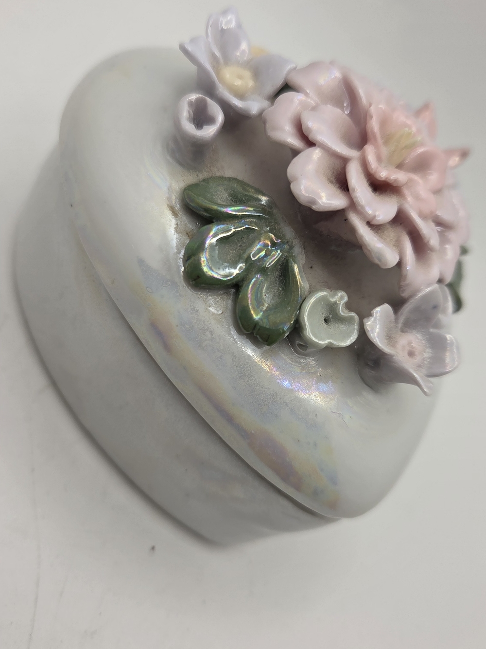 Vintage Iridescent Heart Trinket Box Lusterware Porcelain 3D Sculpted Flower Lid - Picture 3 of 9